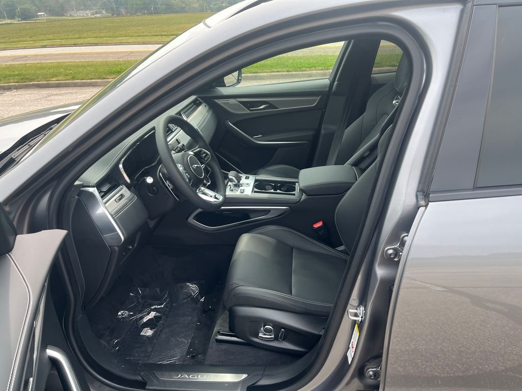 New 2026 Eiger Grey Jaguar P250 R-Dynamic S image 9