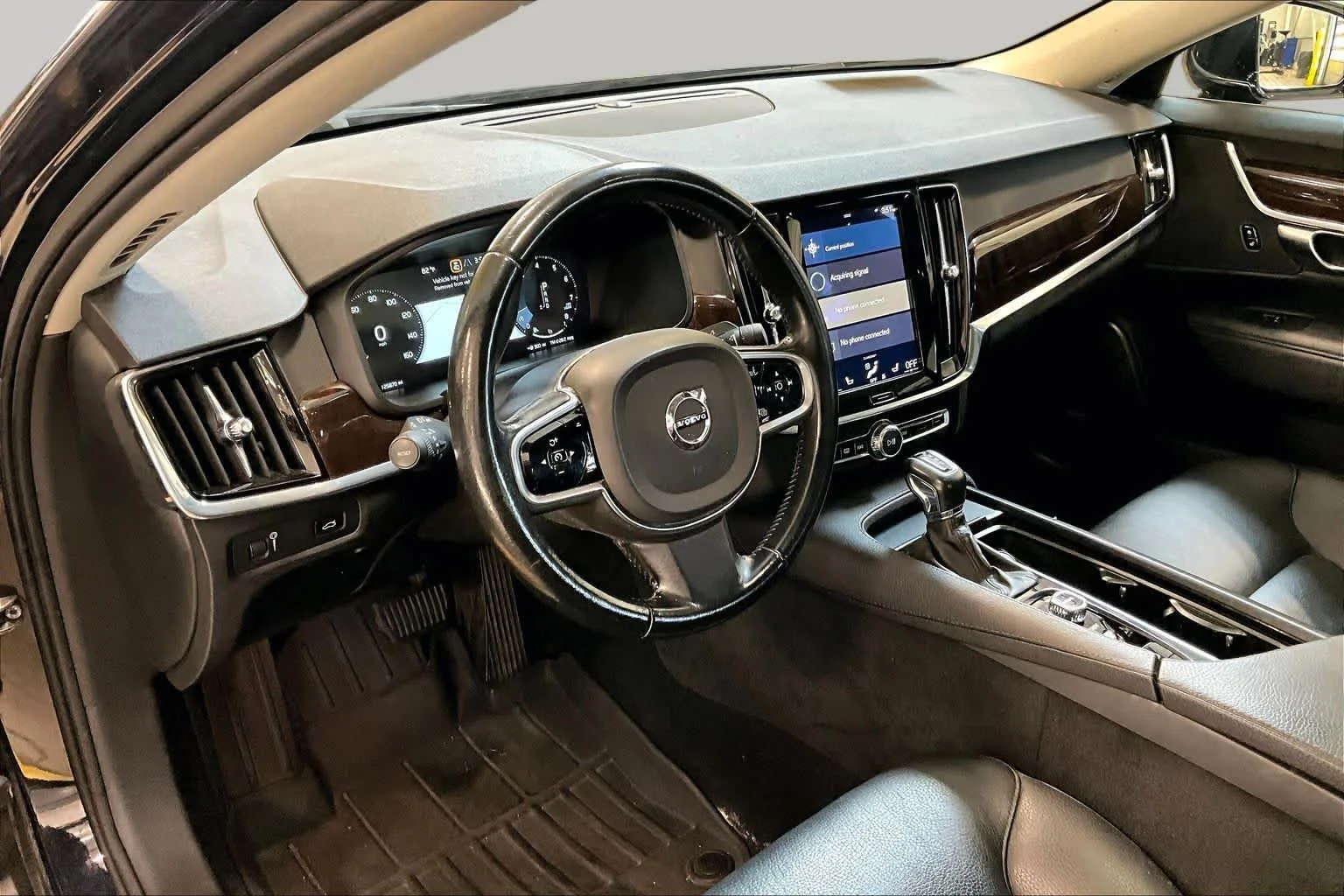 Used 2017 Magic Blue Metallic Volvo Momentum image 17