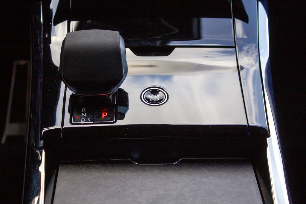 Used 2025 Gray Land Rover Autobiography image 21
