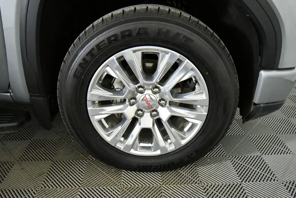 Used 2025 Sterling Metallic GMC Denali image 17