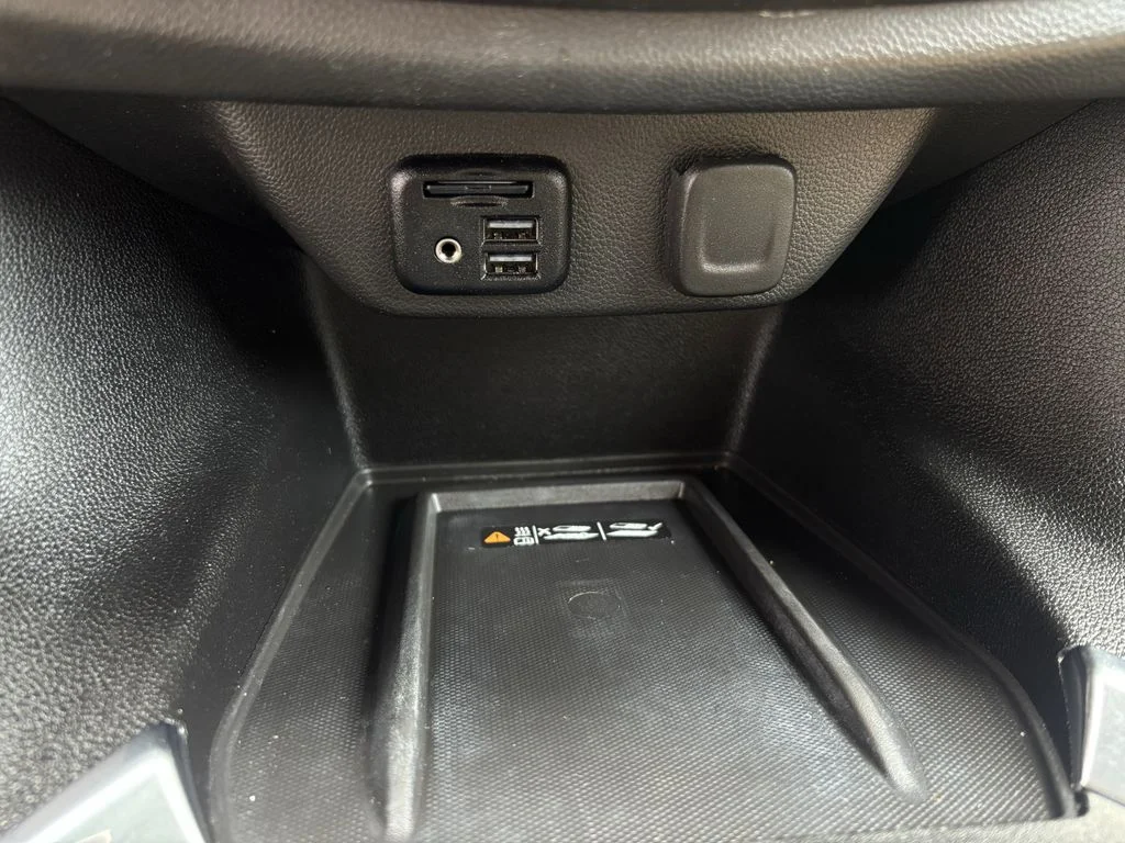 Used 2023 Red Chevrolet Premier image 19
