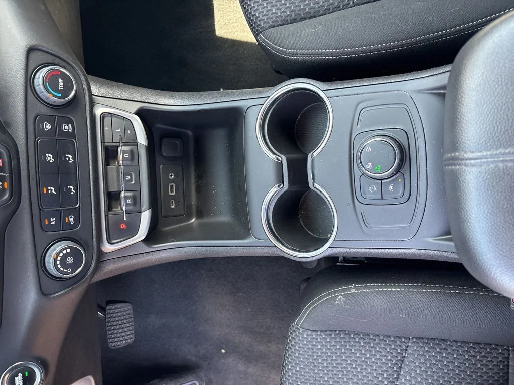 Used 2024 Summit White GMC SLE image 19