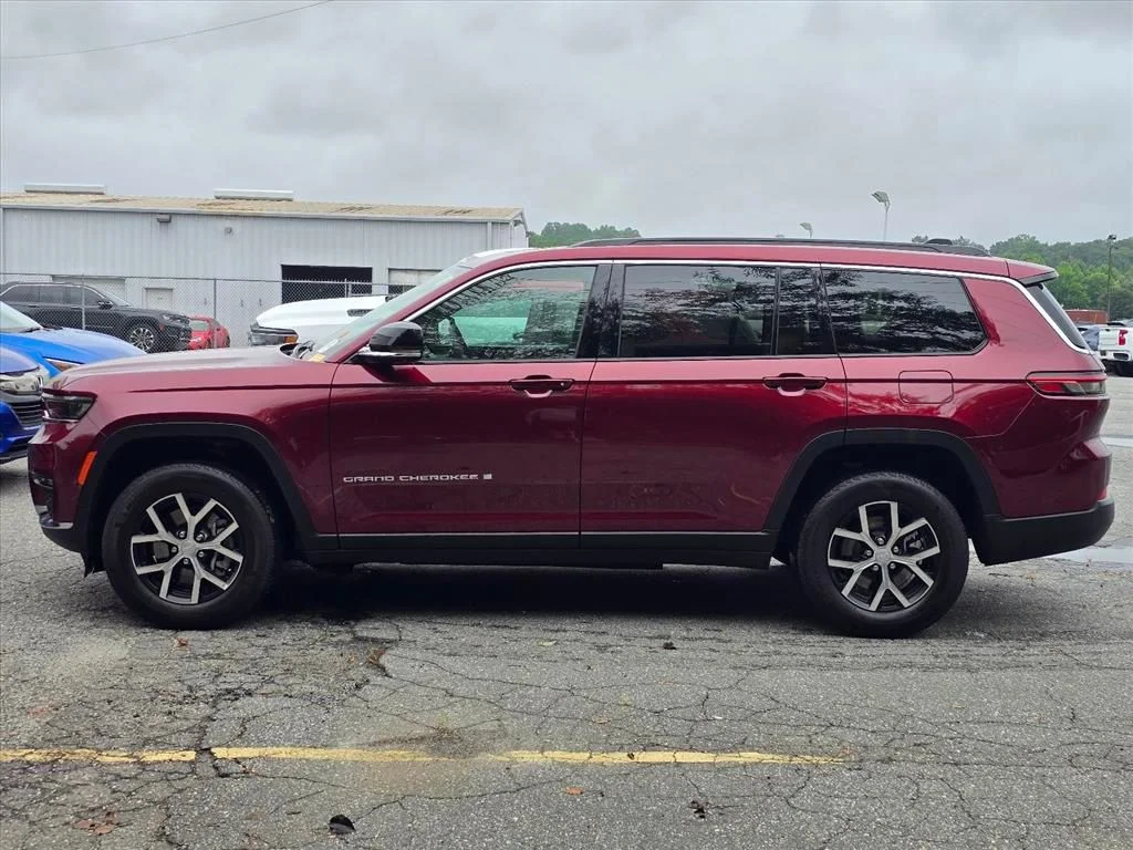 Used 2025 Red Jeep Limited image 4