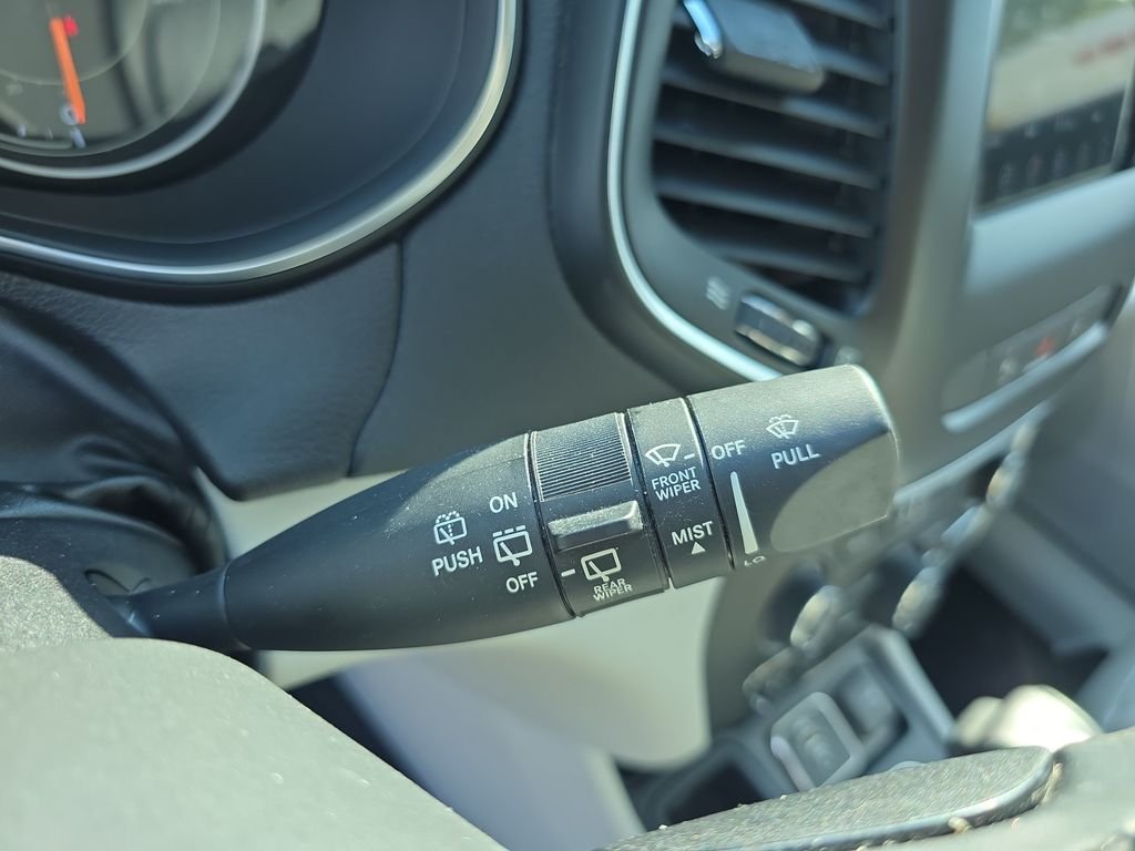 Used 2020 Gray Jeep Latitude Plus image 23