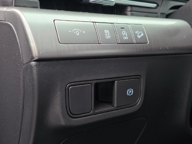 Certified Used 2025 Red Hyundai SEL image 24