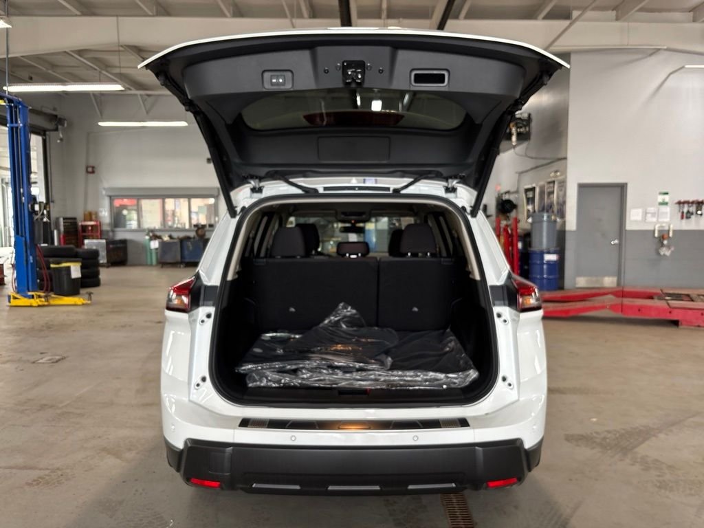 2026 Nissan Rogue SV - Photo 14