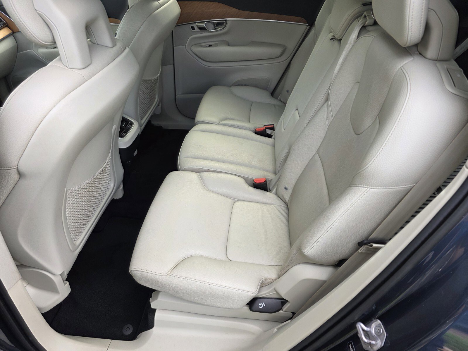 Used 2022 Denim Blue Metallic Volvo Momentum image 16