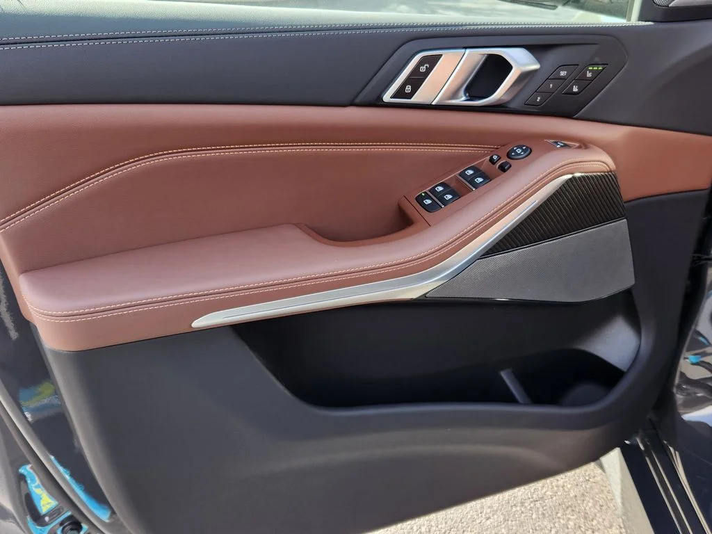 New 2026 Dravit Grey Metallic BMW M60i image 8