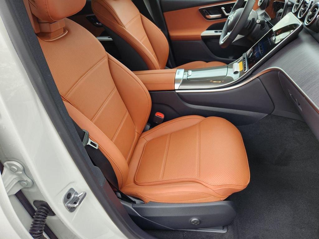 New 2026 Polar White Mercedes-Benz GLC300 4MATIC® image 15