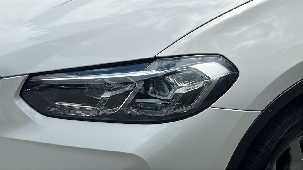 Used 2024 White BMW xDrive30i image 27