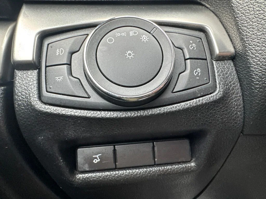 Used 2018 Red Ford XLT image 25