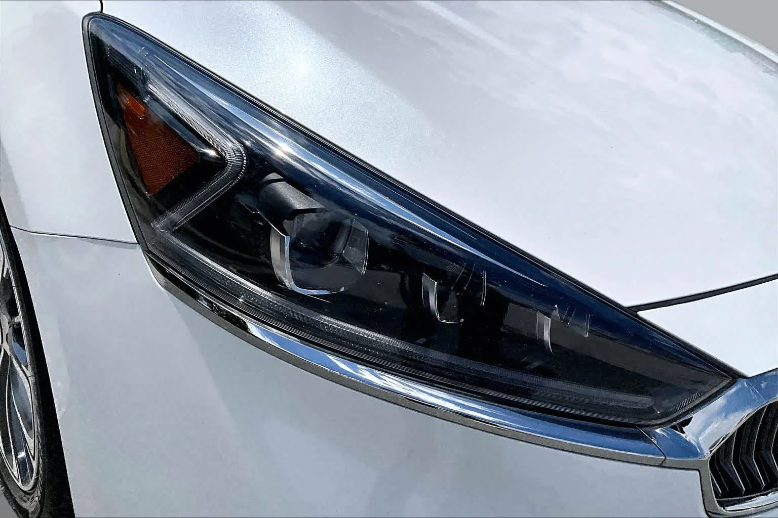 Used 2019 Snow White Pearl Kia Technology image 44