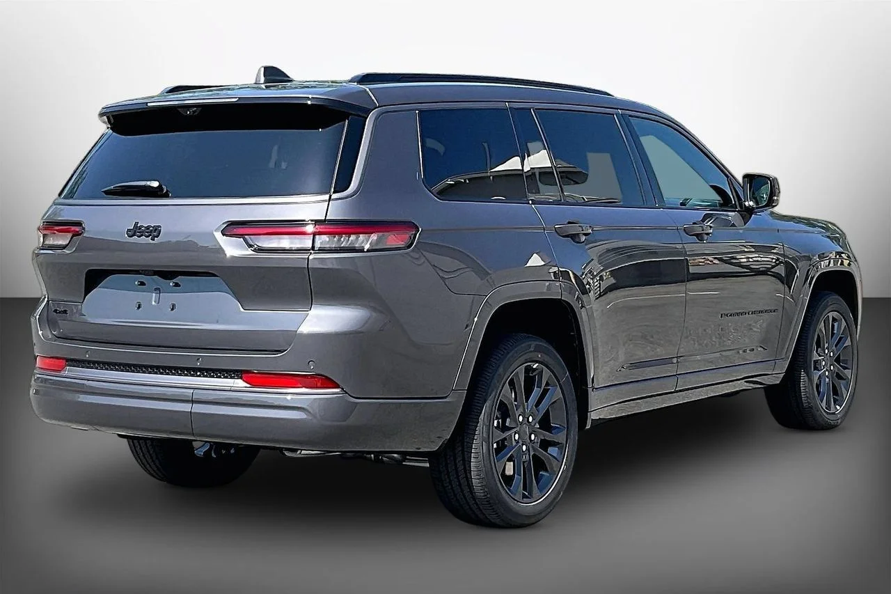 New 2026 Baltic Gray Metallic Clearcoat Jeep Limited Reserve image 8