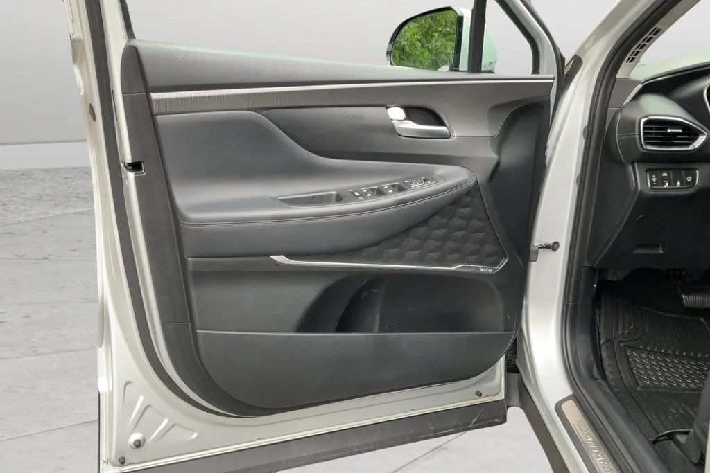 Used 2019 Silver Hyundai Limited image 11