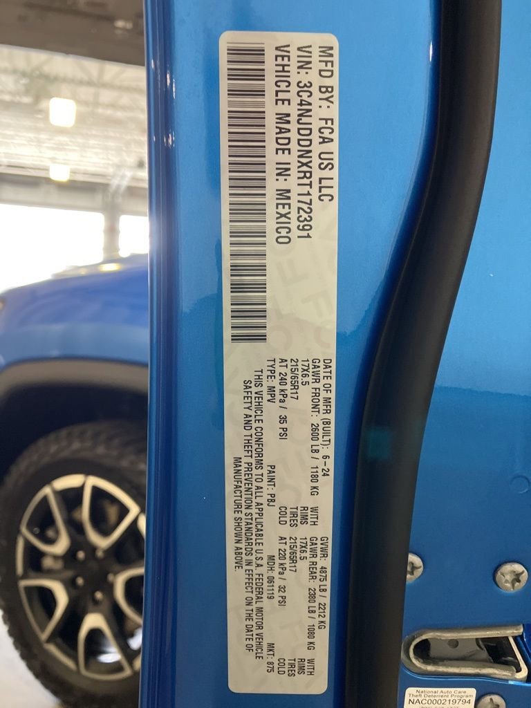 Used 2024 Hydro Blue Pearlcoat Jeep Trailhawk image 29