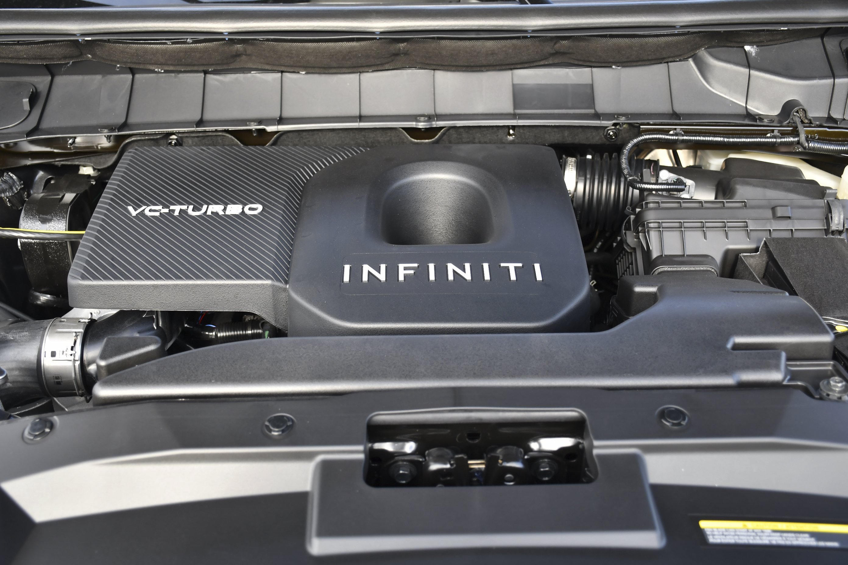 New 2027 GRAPHITE SHADOW INFINITI Luxe AWD image 37