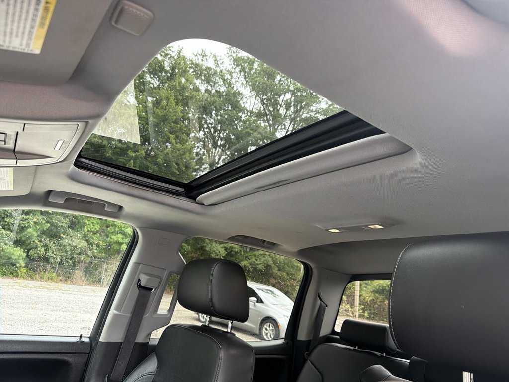 Used 2015 Black GMC SLT image 19