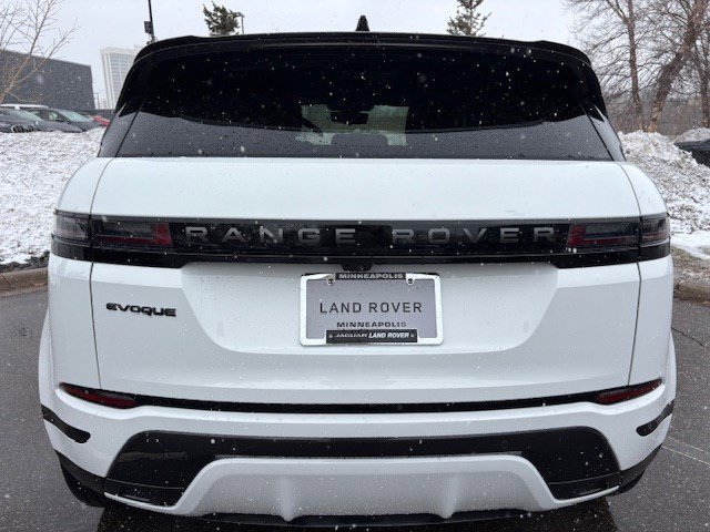 New 2026 Fuji White LAND ROVER Dynamic SE image 6