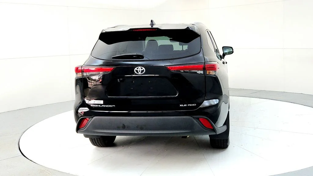 Used 2021 Black Toyota XLE image 5