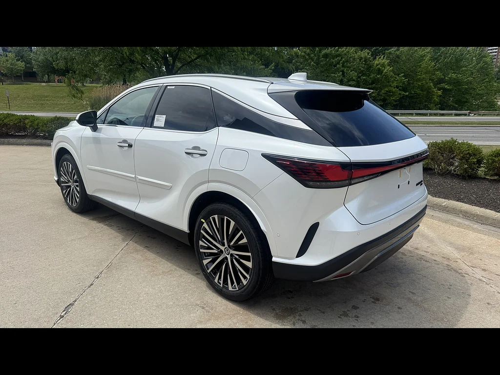 New 2026 Eminent White Pearl Lexus Premium+ image 3