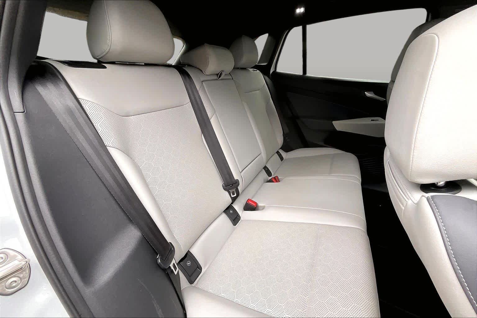 Used 2021 Glacier White Metallic/Black Roof Volkswagen 1st Edition image 19