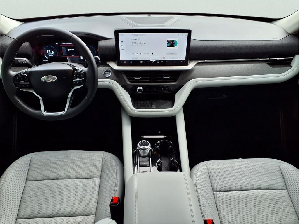 Used 2025 White Ford Platinum image 10
