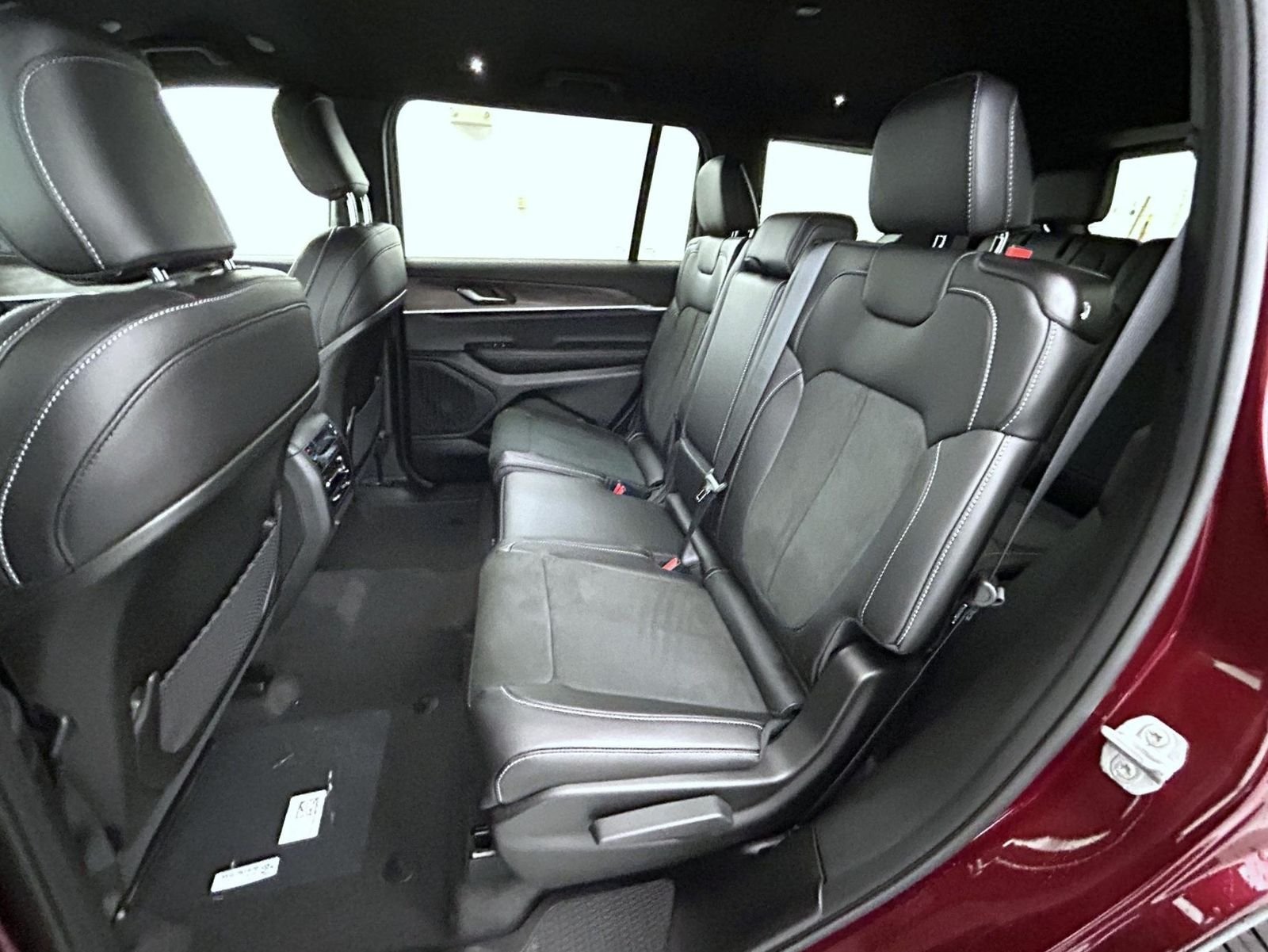 New 2026 Velvet Red Pearl-Coat Exterior Paint Jeep Altitude image 21