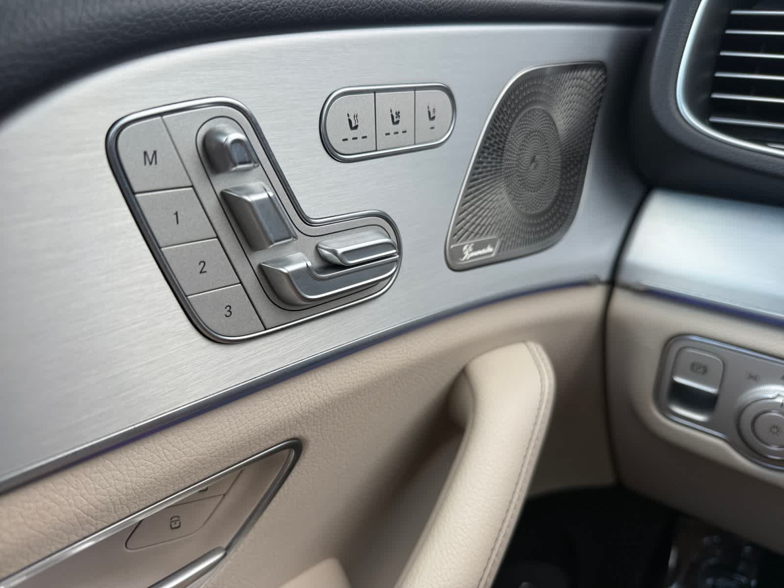 Certified Used 2025 Polar White Mercedes-Benz GLE 350 image 28