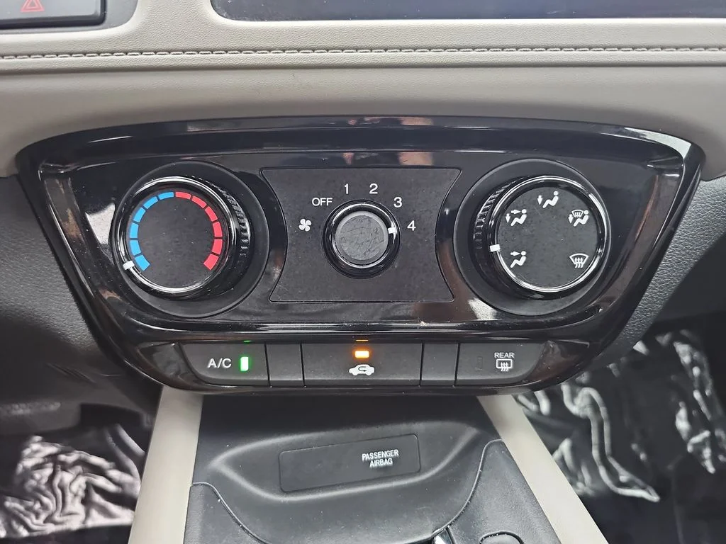 Used 2018 Silver Honda LX image 27