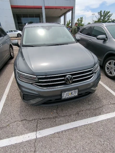 Used 2024 Gray Volkswagen 2.0T SE image 4