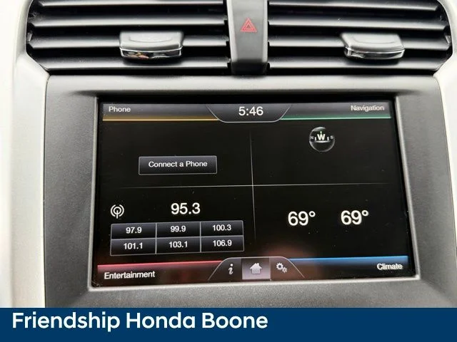 Used 2016 Blue Ford SE image 22