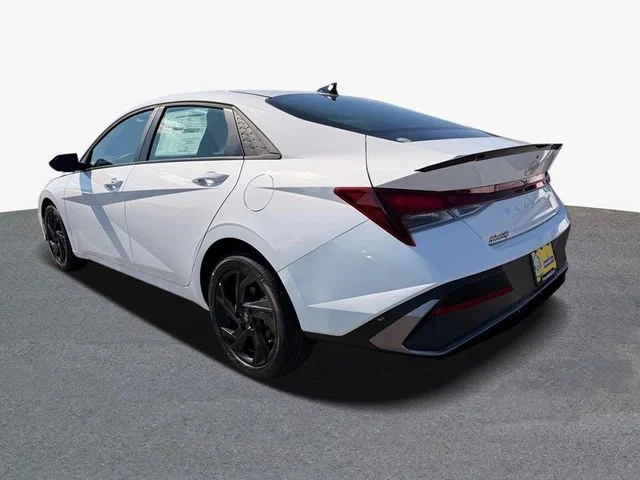 Used 2026 White Hyundai SEL Sport image 3