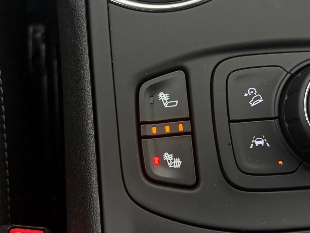 Used 2023 Summit White GMC SLE image 5