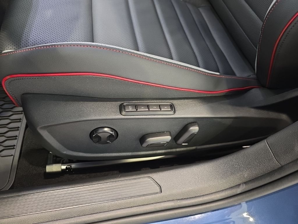 2025 Volkswagen Golf GTI SE - Photo 12