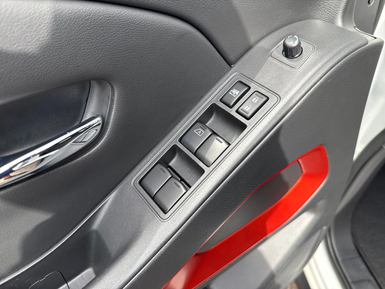Used 2025 White Nissan PRO-4X image 11