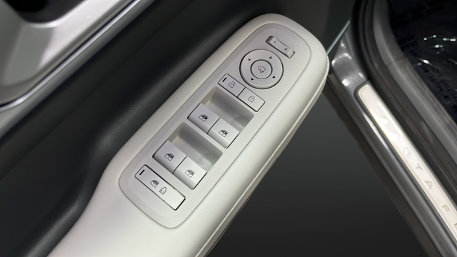 Used 2025 Hampton Gray Hyundai Calligraphy image 21