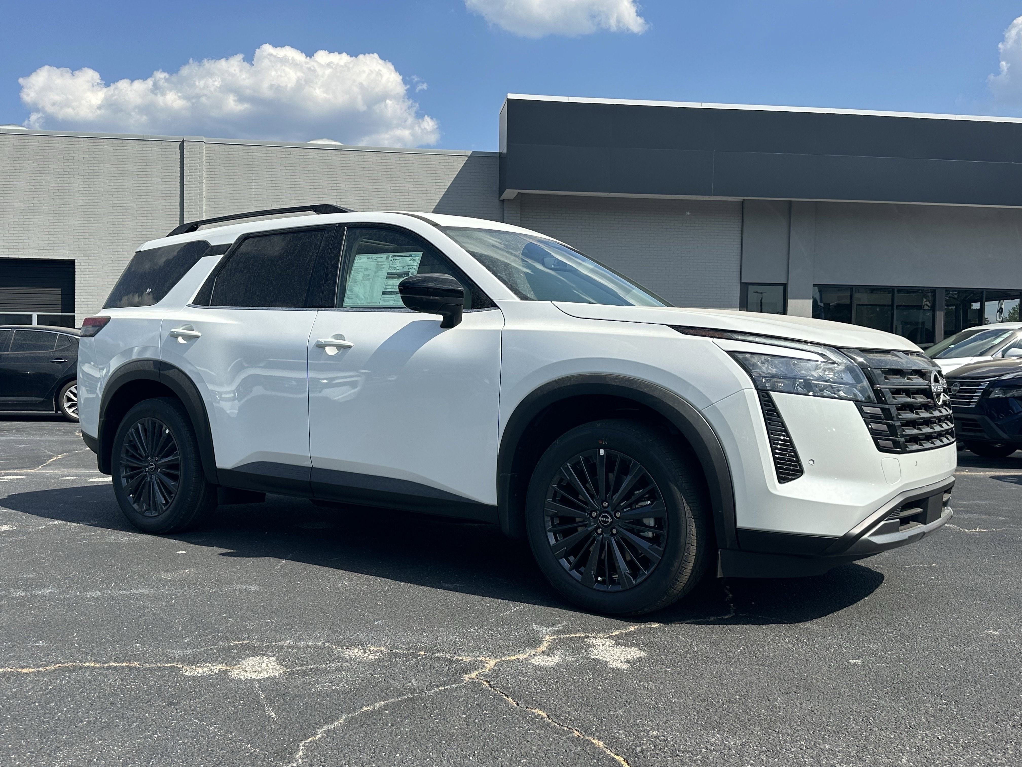 New 2026 Everest White Pearl Tricoat Nissan SL image 2