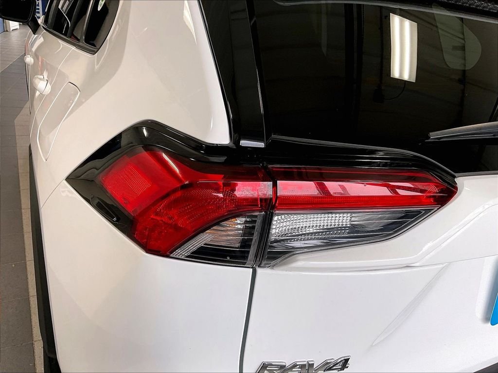 Used 2025 White Toyota XLE image 33