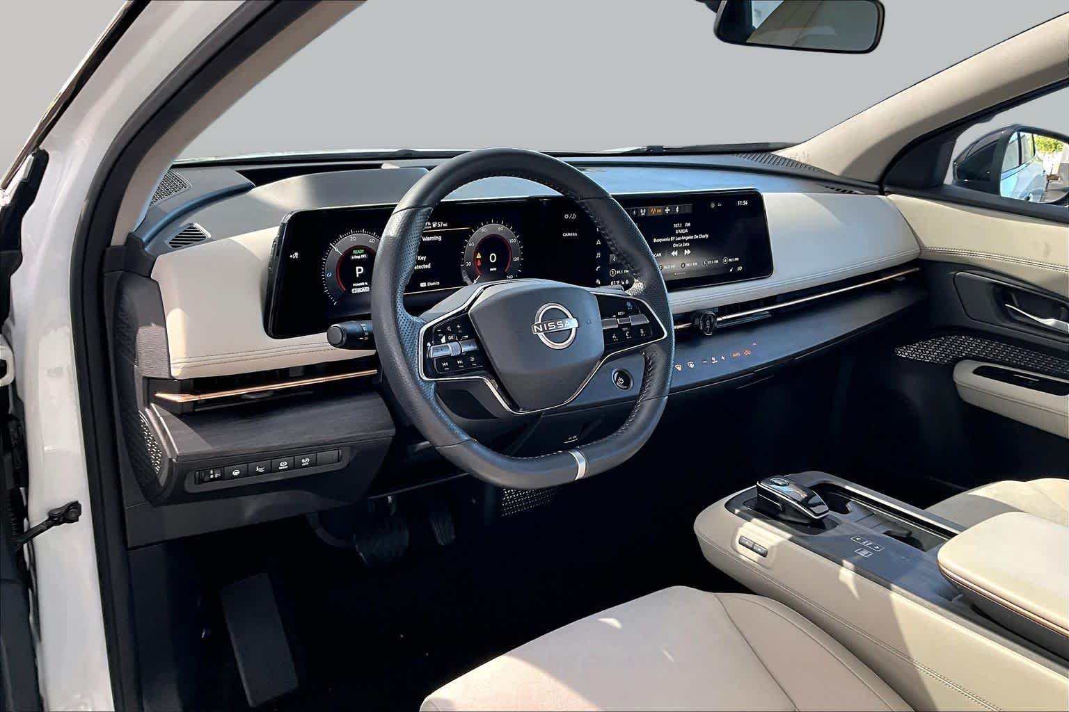 Used 2023 Everest White Pearl Tricoat/Black Diamond Pearl Nissan ENGAGE image 16