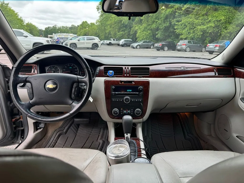 Used 2009 Silver Chevrolet LT image 8
