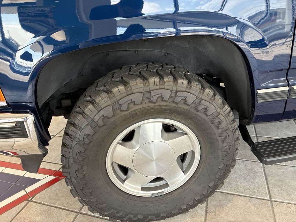 Used 1995 Blue Chevrolet Base image 10