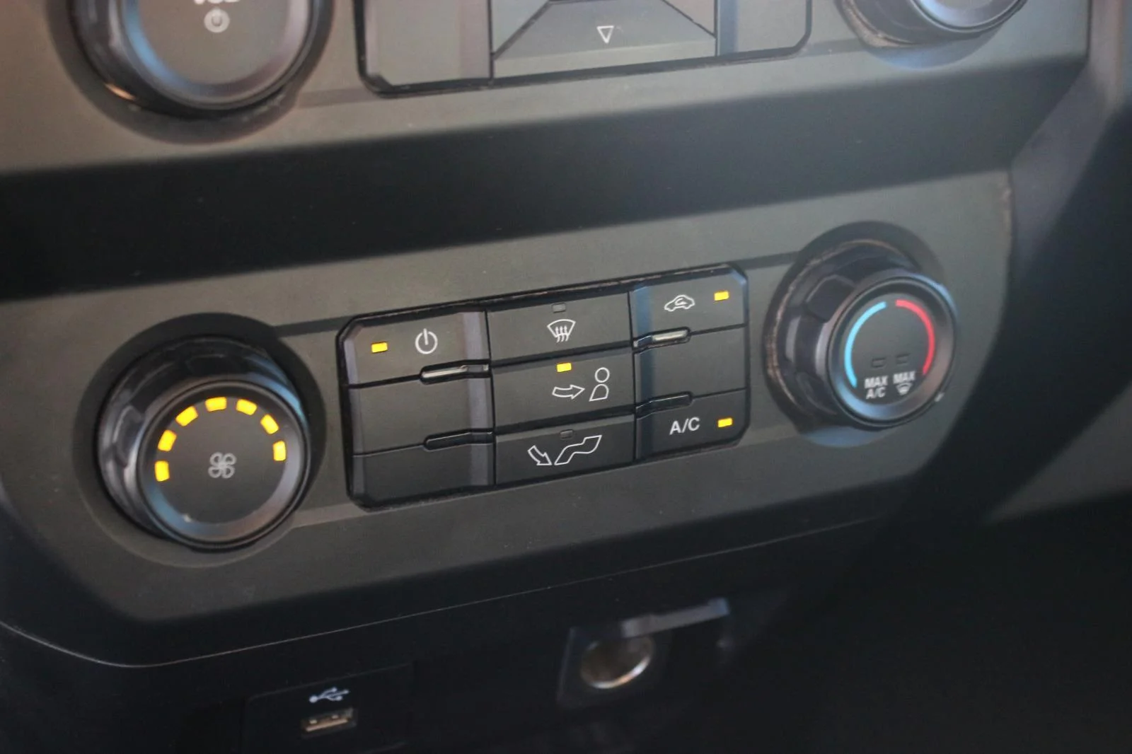Used 2020 White Ford XL image 28