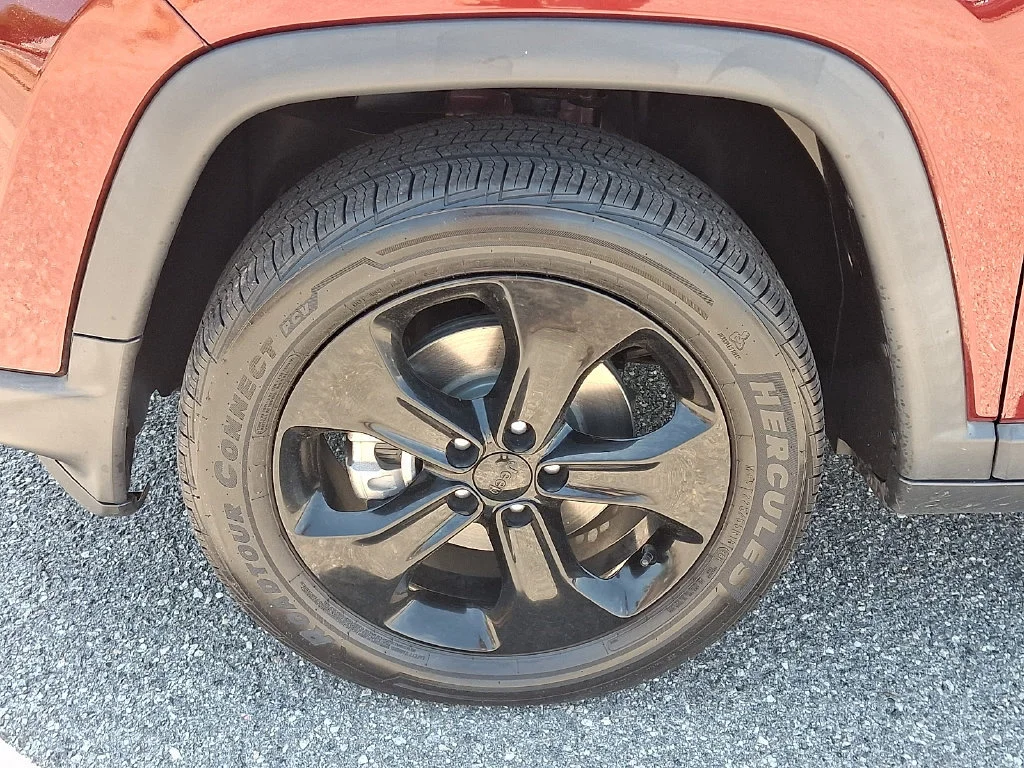 Used 2021 Velvet Red Pearlcoat Jeep Altitude image 29
