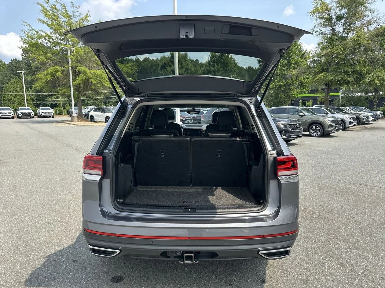 Used 2022 Gray Volkswagen 3.6L V6 SE w/Technology image 35