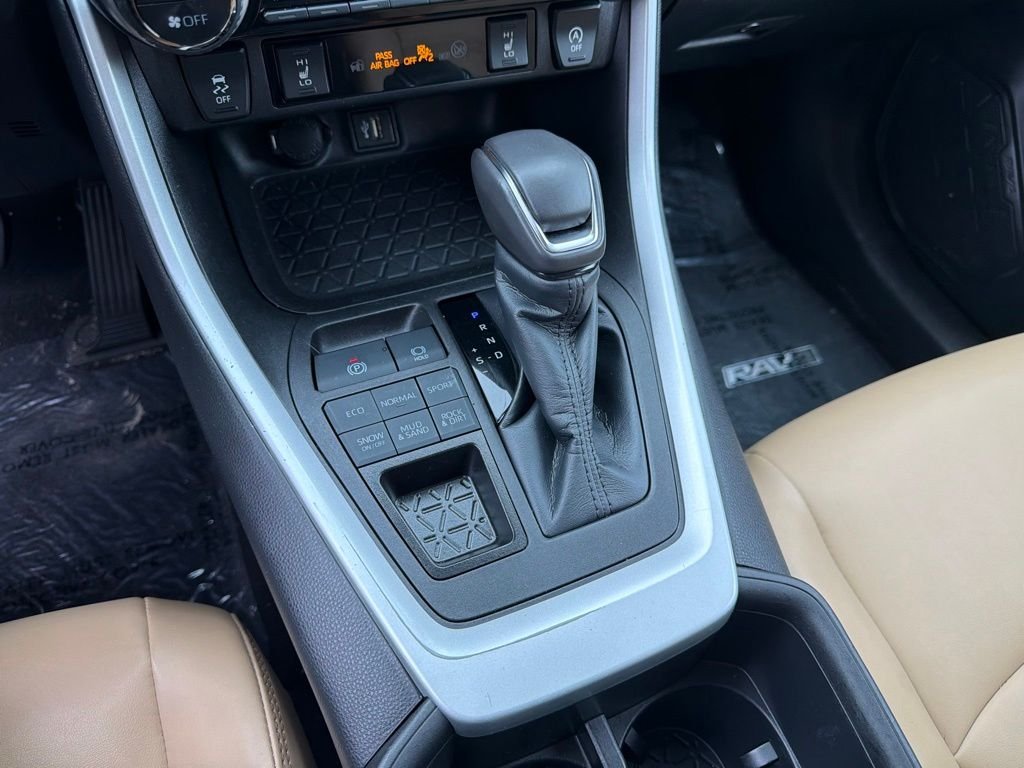 Used 2023 Midnight Black Metallic Toyota XLE Premium image 26