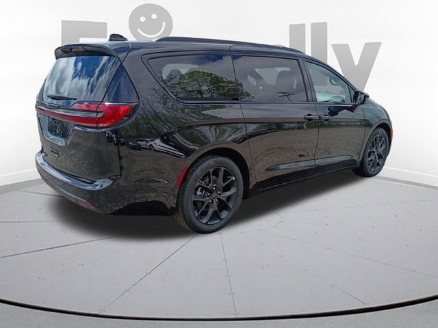 New 2026 Diamond Black Crystal Pearl-Coat Exterior Paint Chrysler Select image 5