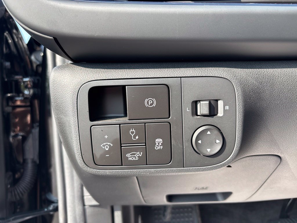 Certified Used 2025 Black Hyundai SE image 18