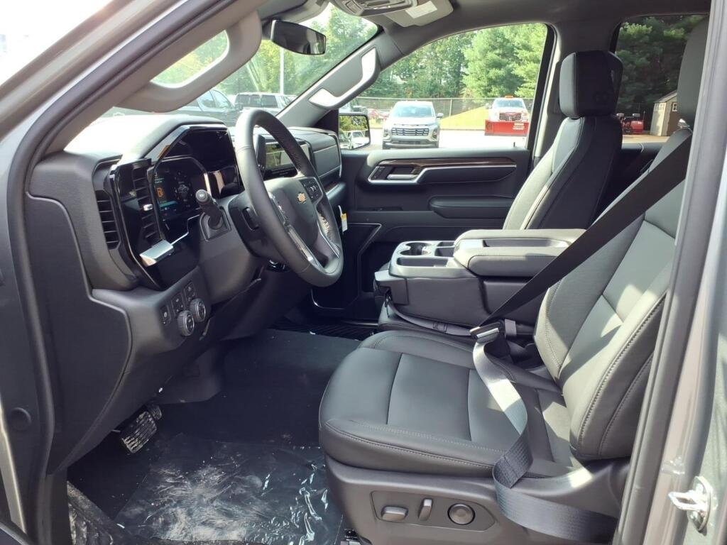 New 2026 Sterling Gray Metallic Chevrolet LT image 7