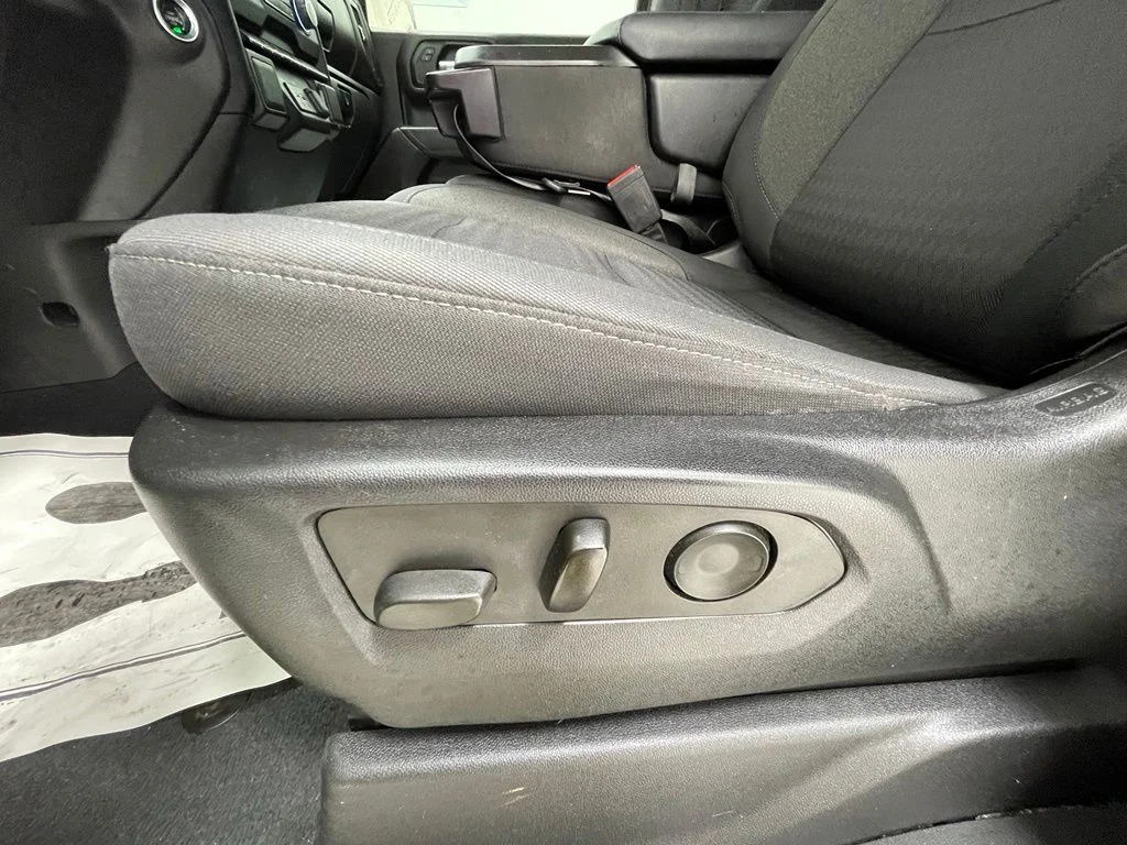 Used 2022 White Chevrolet Custom image 16