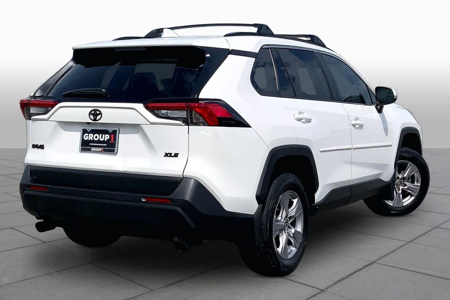 Used 2025 Ice Cap Toyota XLE image 13